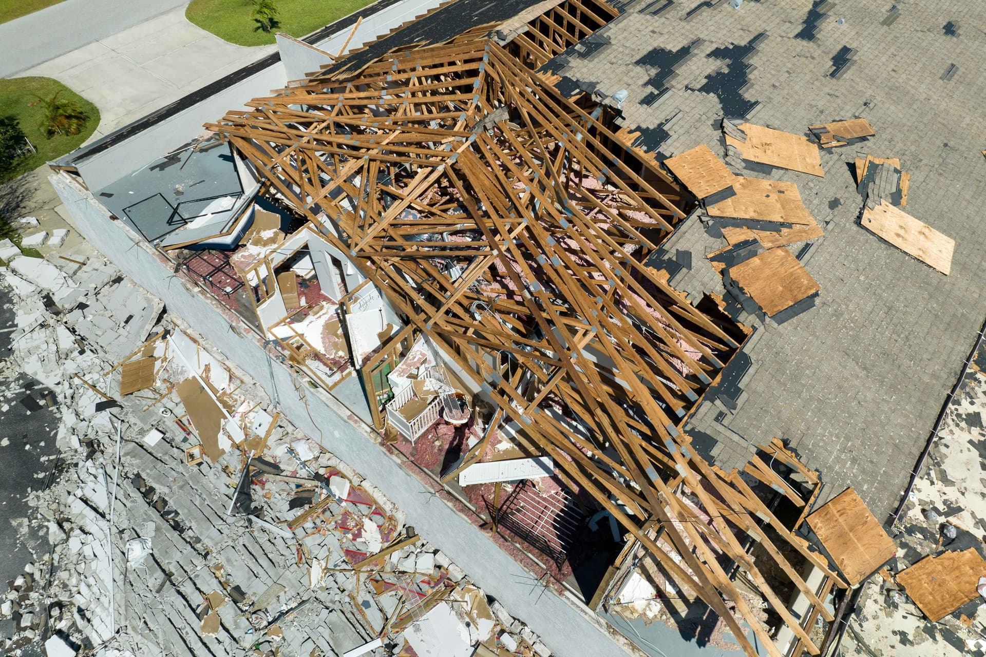 damaged-house-roof-and-walls-after-hurricane,jpg