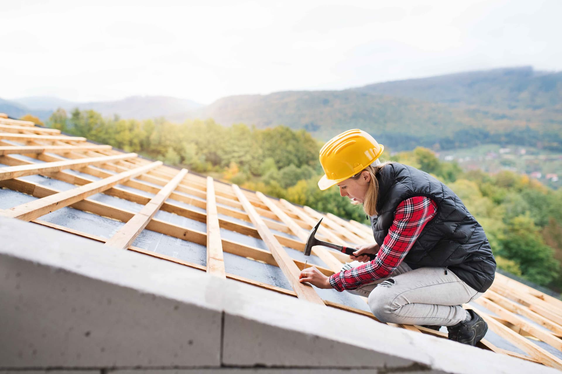 young-woman-worker-on-the-construction-site,jpg